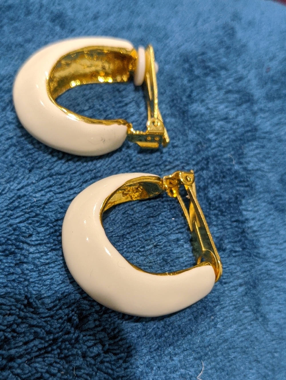 Luxury Boutique Gold-Tone White Hoop Clip-On Earrings